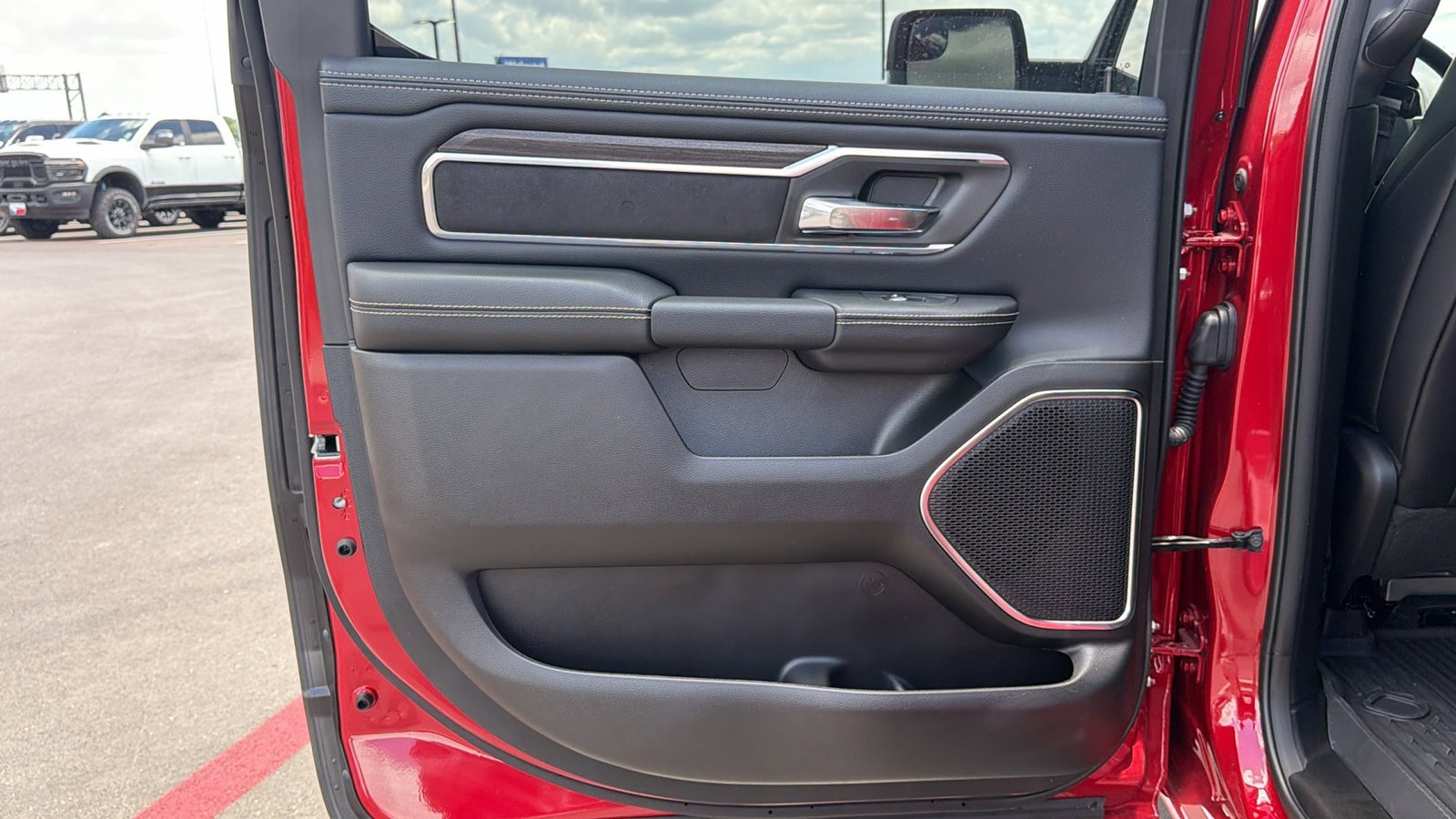 New 2026 Molten Red Pearl-Coat Exterior Paint RAM Laramie image 15