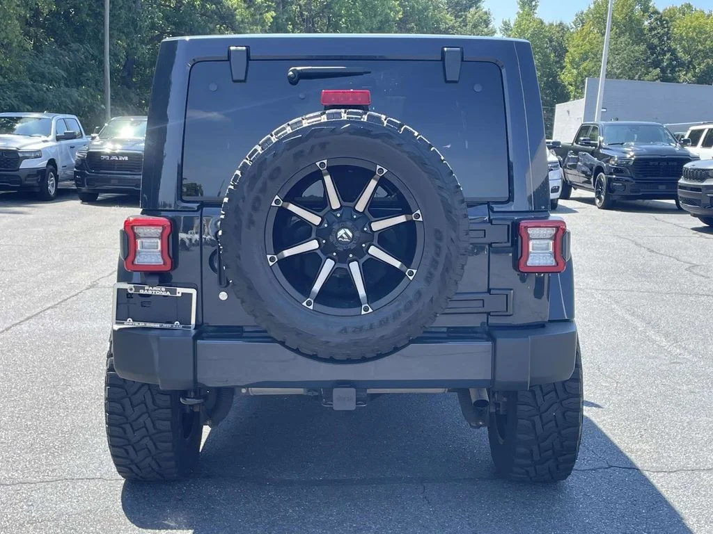 Used 2016 Black Jeep Unlimited Sahara image 7