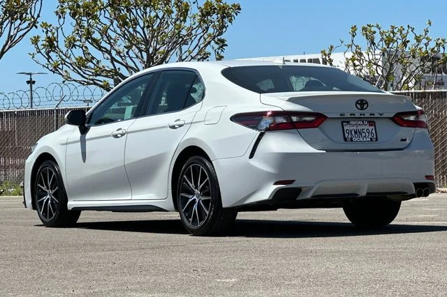 Used 2024 Ice Toyota SE image 6