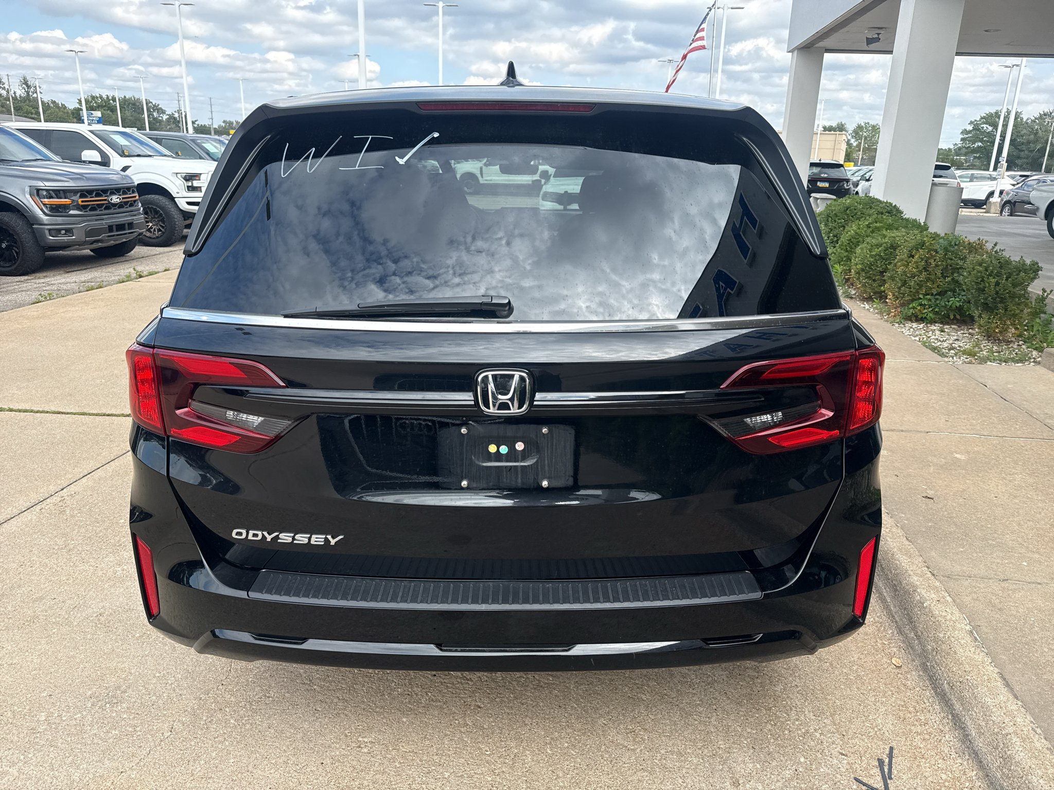 Used 2025 Crystal Black Pearl Honda EX-L image 7