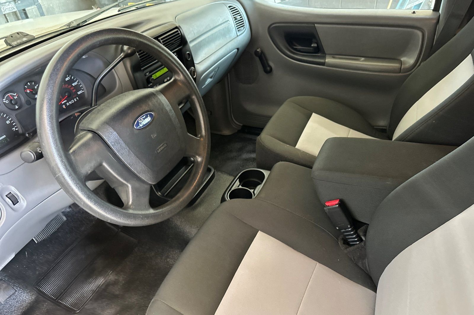 Used 2009 Silver Ford  image 9