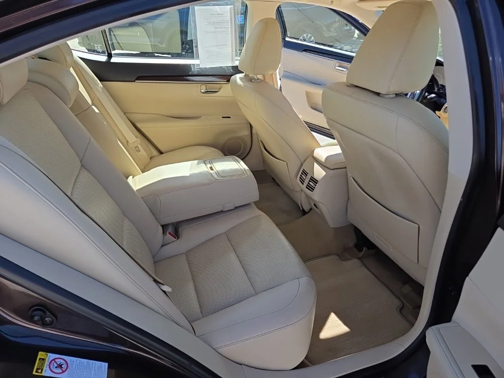 Used 2013 Red Lexus 350 image 25