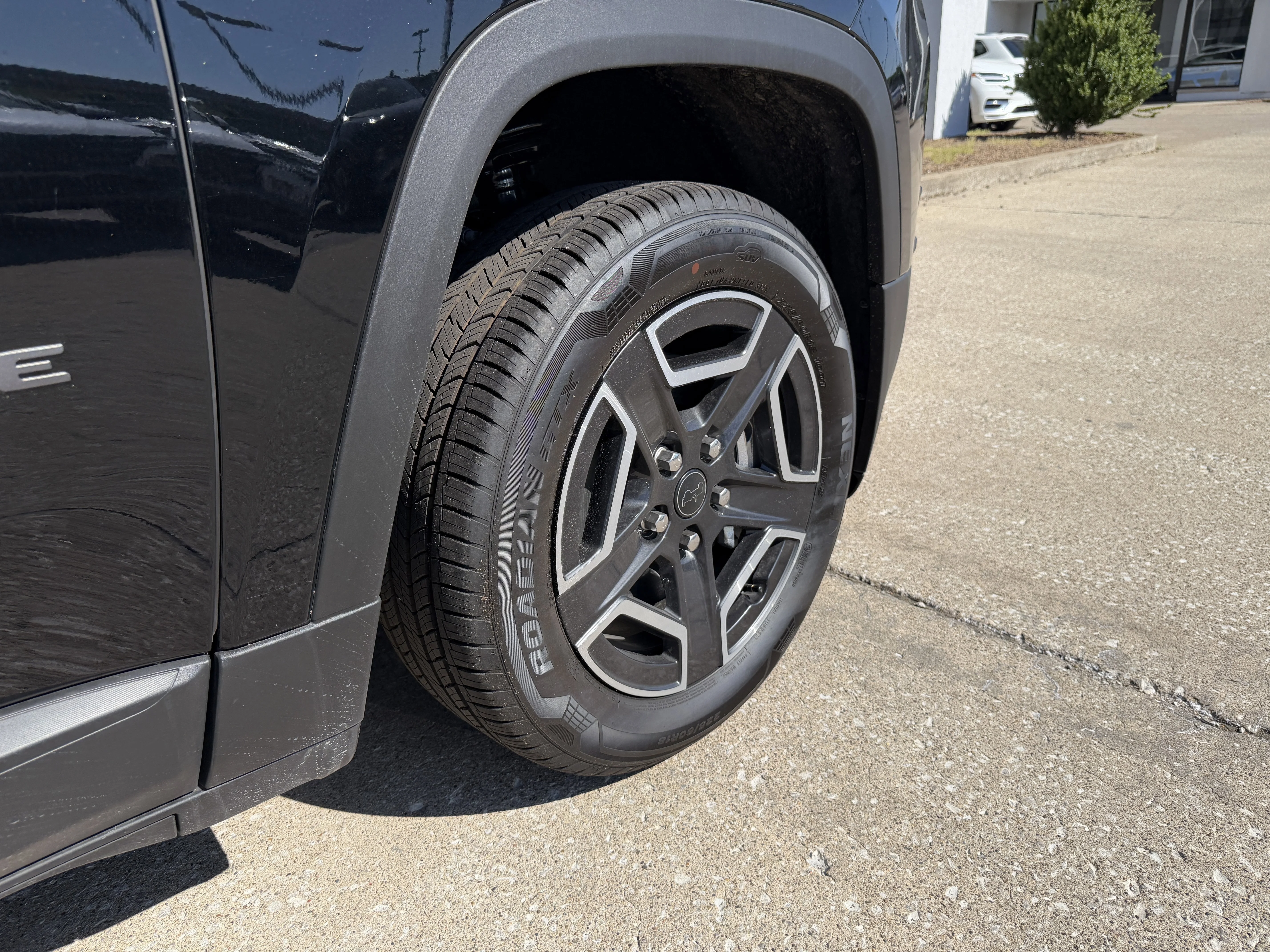 New 2026 Diamond Black Crystal Pearlcoat Jeep Laredo image 21