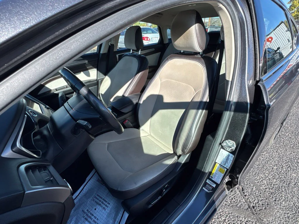 2020 Ford Fusion SE - Photo 12