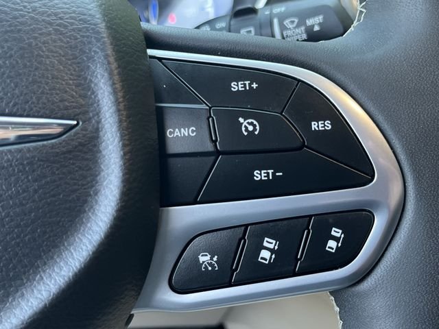 Used 2024 Silver Mist Clearcoat Chrysler Touring L image 27