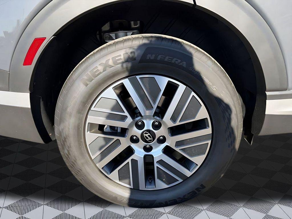 New 2026 Gray Hyundai SEL 7P image 9