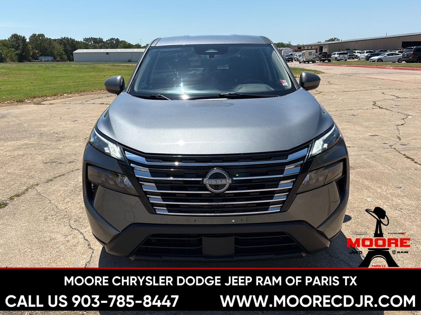 Used 2025 Gun Metallic Nissan SV image 2