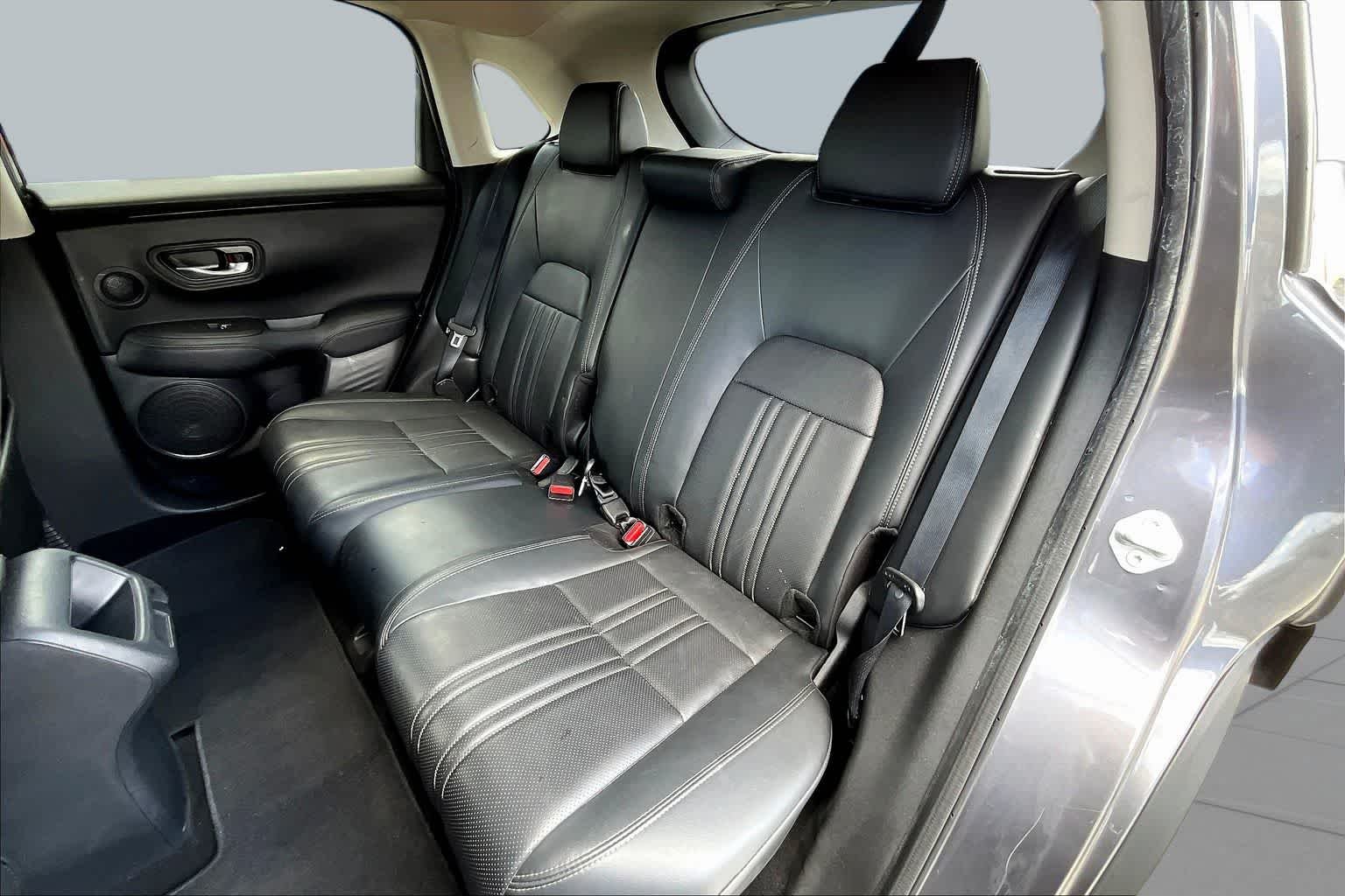 Used 2023 Modern Steel Metallic Honda EX-L image 21