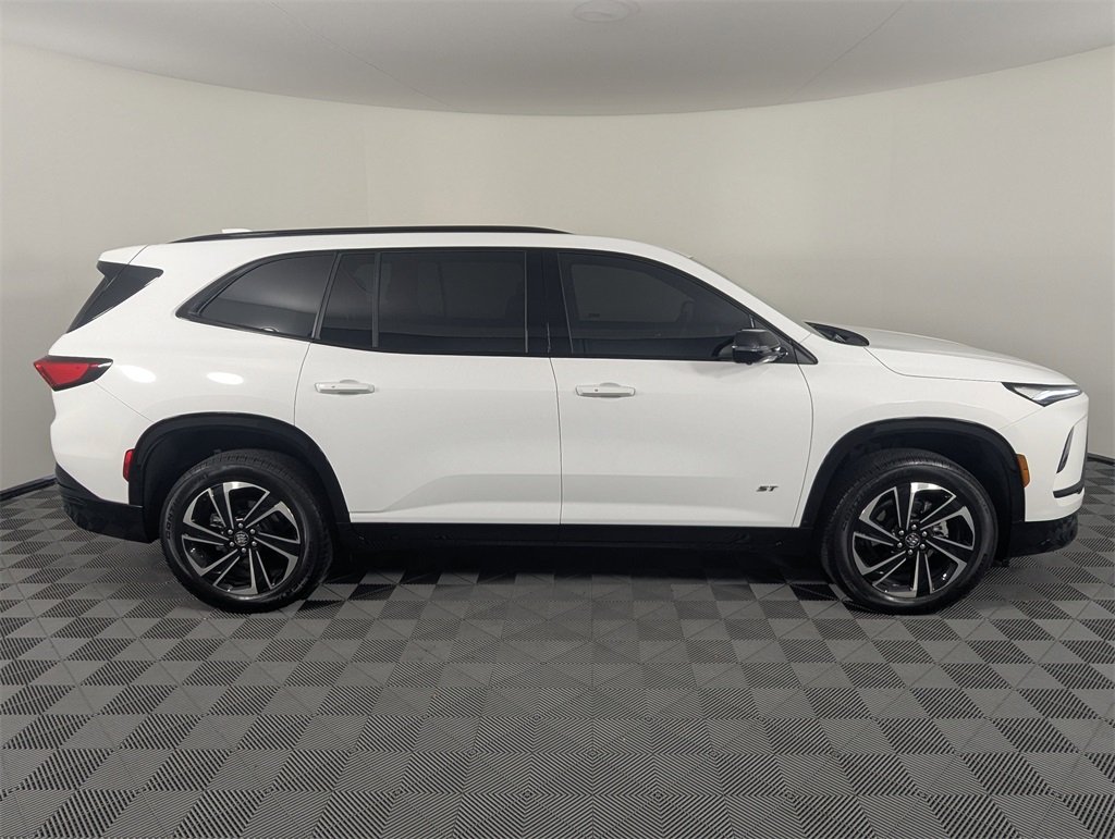 2025 Buick Enclave Sport Touring photo 3