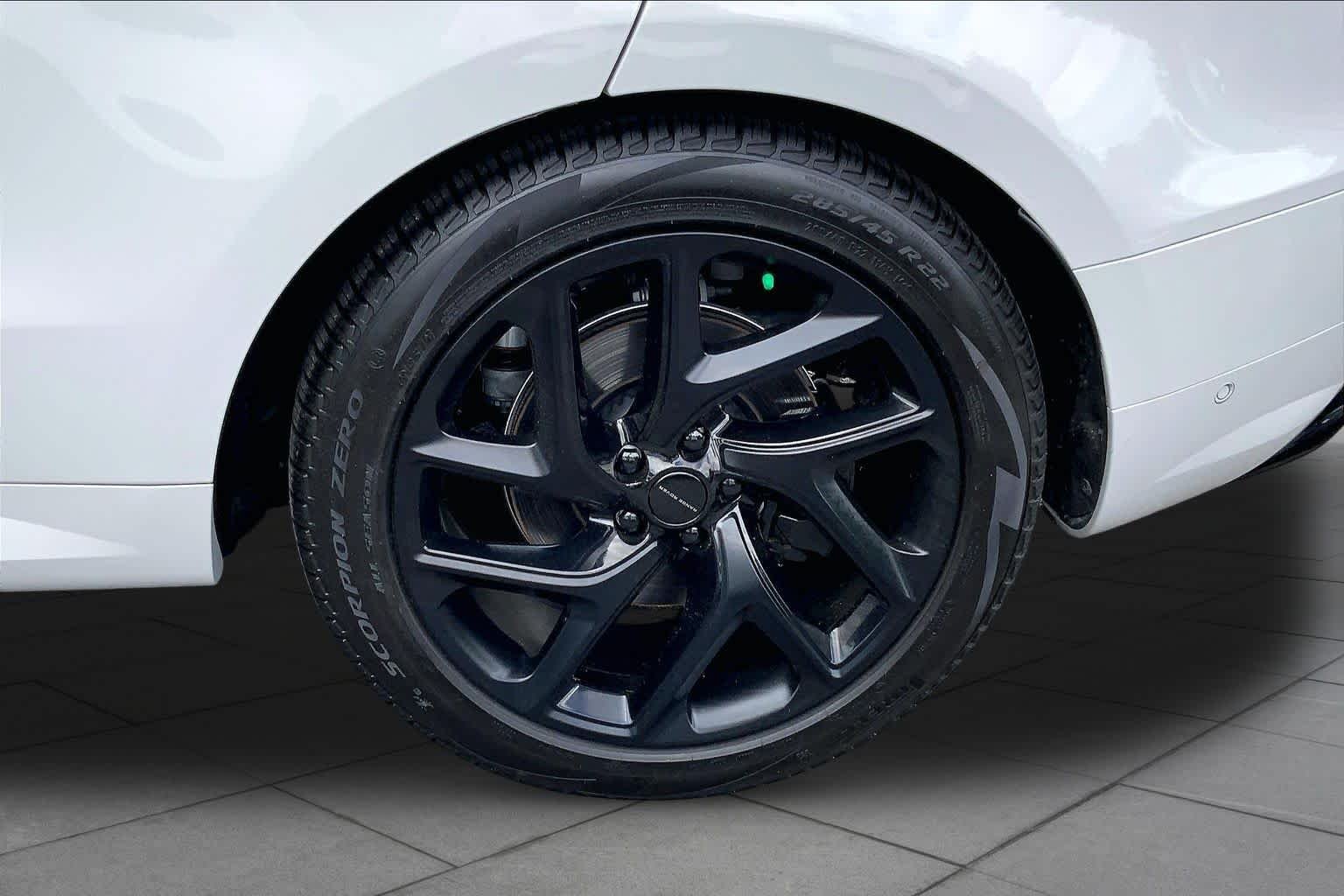 New 2026 Borasco Grey Land Rover Dynamic SE image 15