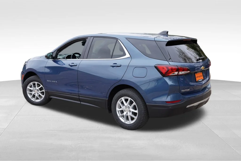 Used 2024 Lakeshore Blue Metallic Chevrolet LT image 8