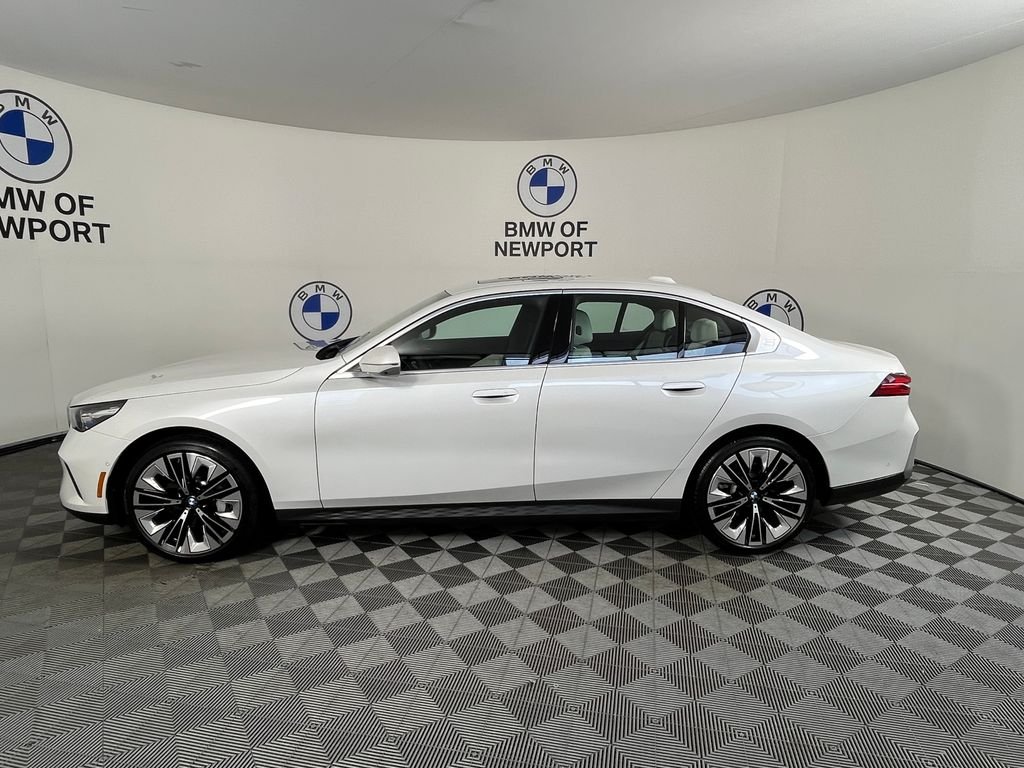 Used 2026 White BMW 530i xDrive image 13