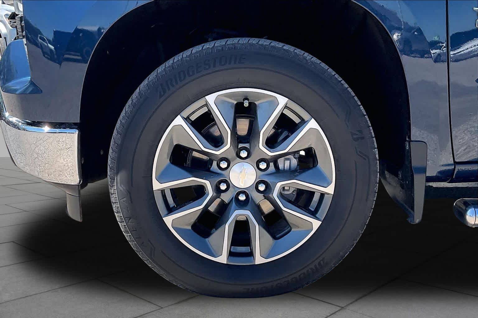 Used 2022 Northsky Blue Metallic Chevrolet LT image 11