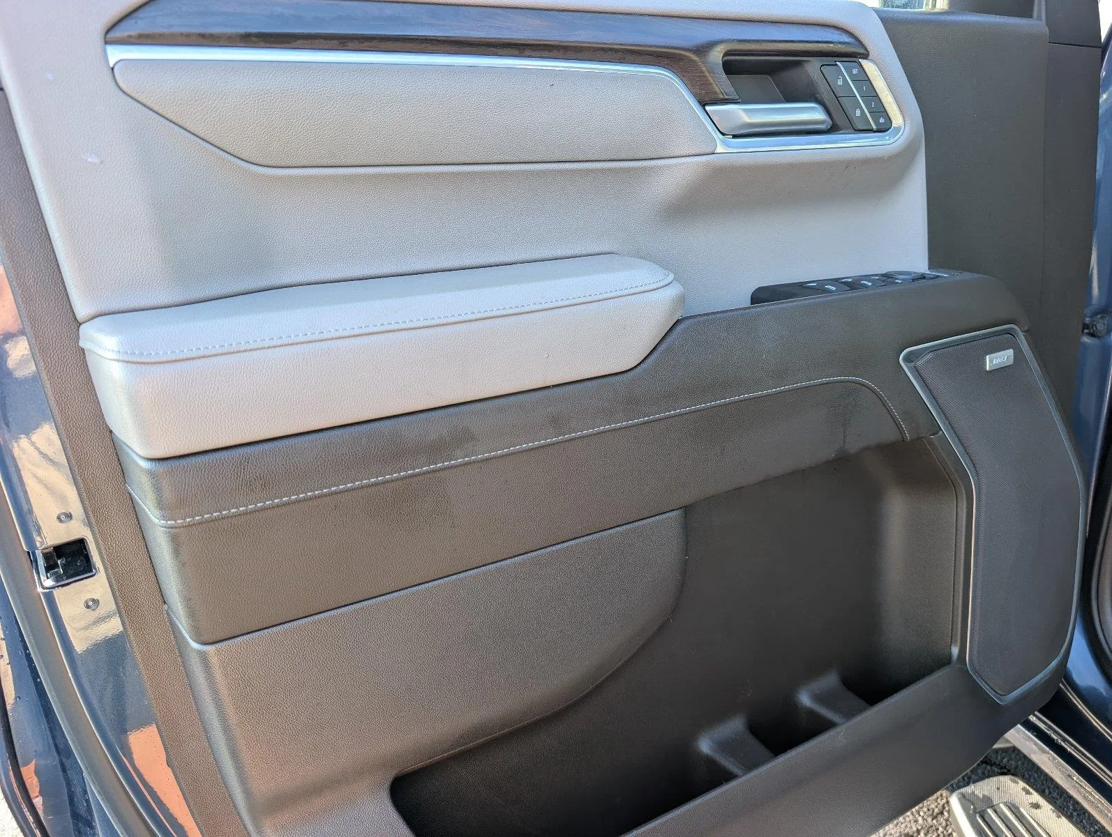 Used 2022 PACIFIC BLUE METALLIC GMC SLT image 16