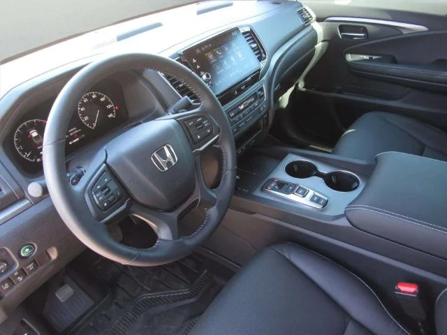Certified Used 2025 Platinum White Pearl Honda AWD RTL image 15