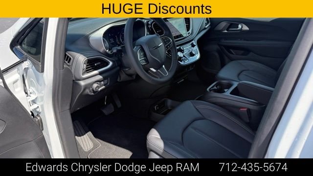 2026 Chrysler Pacifica Select - Photo 13