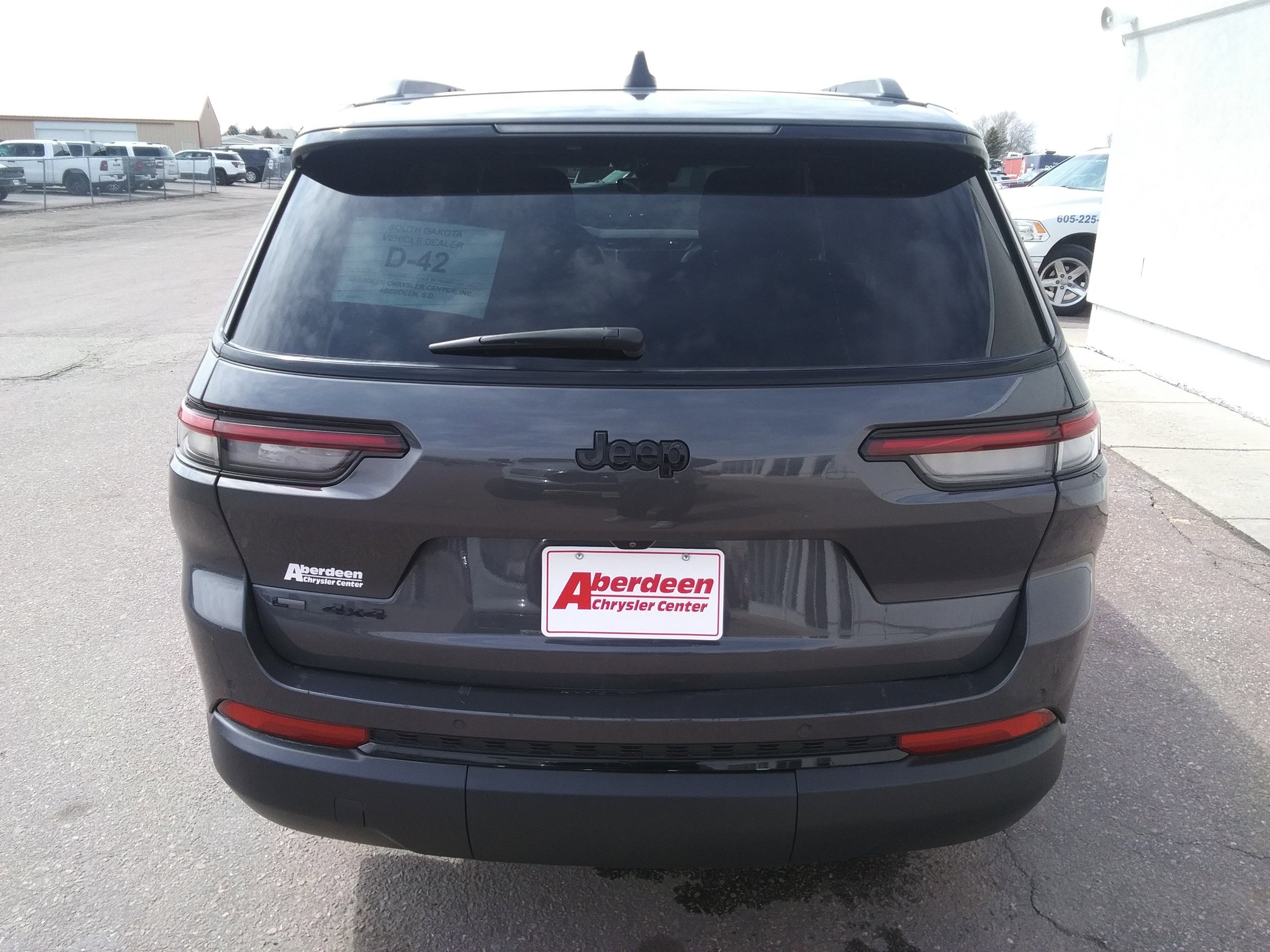 Used 2023 Gray Jeep Altitude image 6