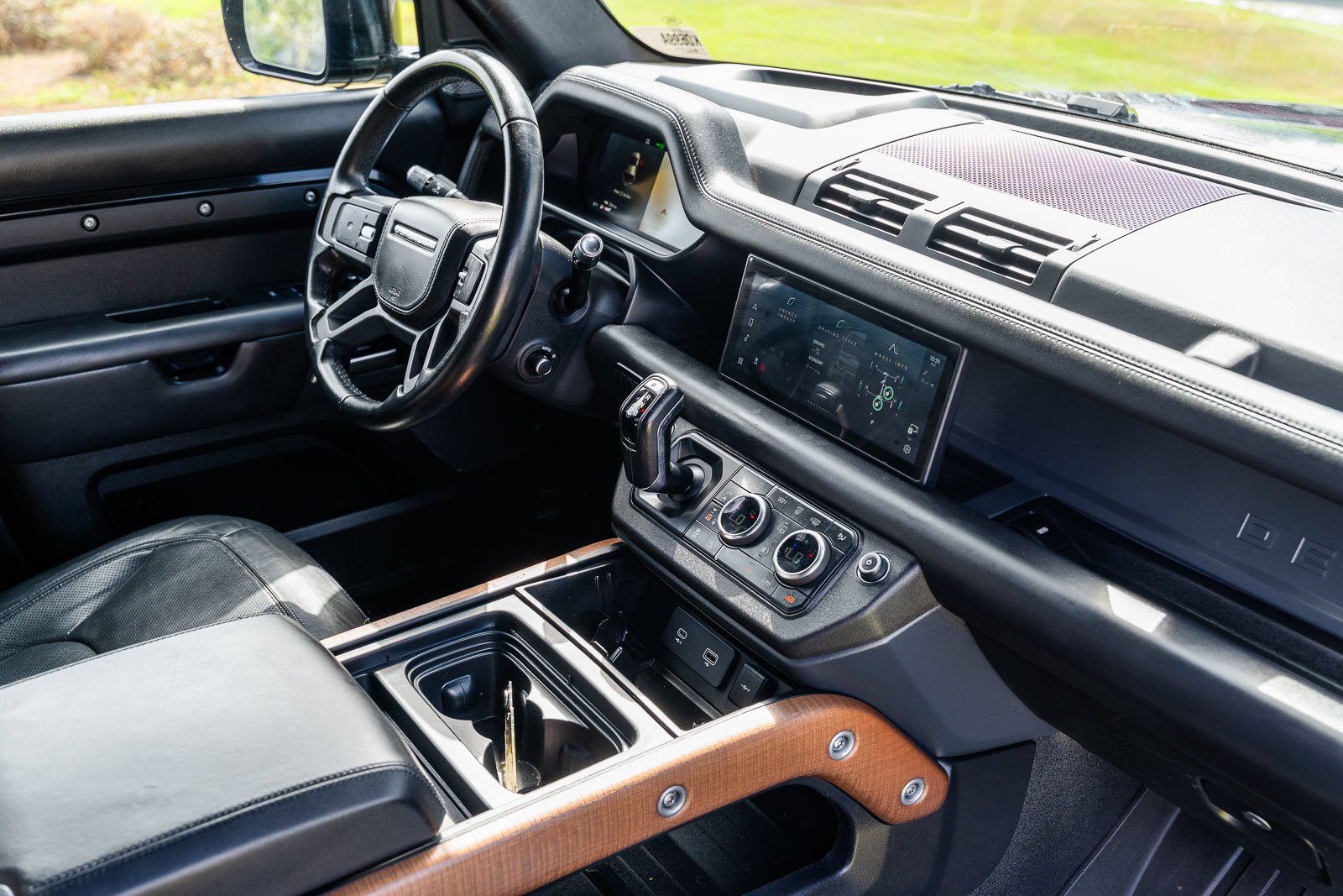 Used 2021  Land Rover X image 17