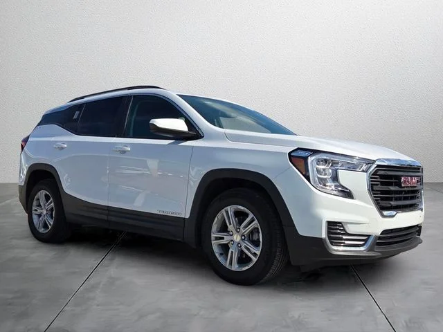 Used 2022 White GMC SLE image 6