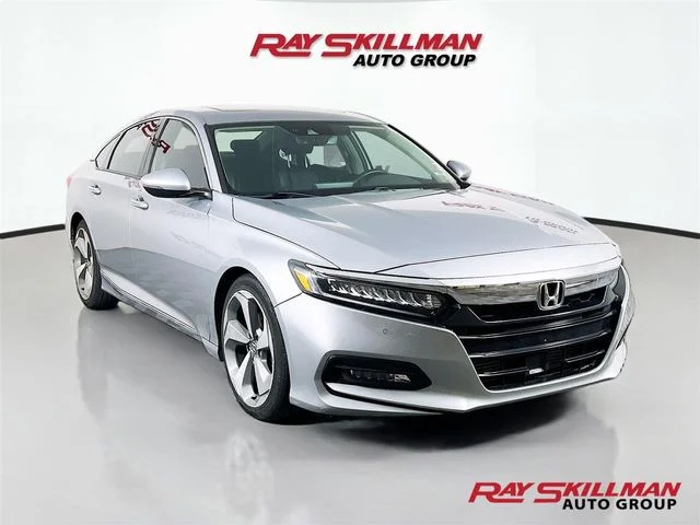 Used 2018 Gray Honda Touring image 1