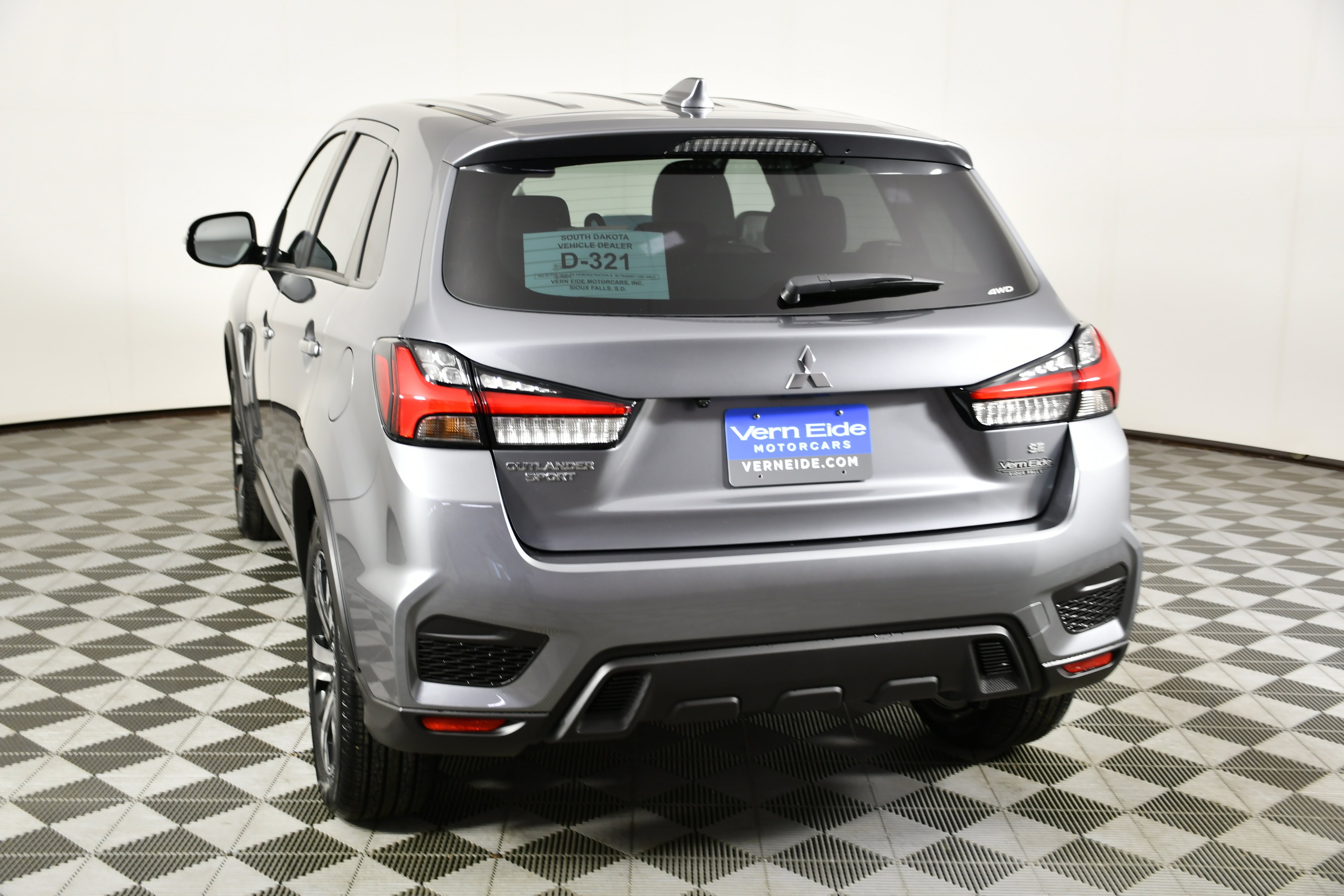 New 2026 Mercury Gray Metallic Mitsubishi SE image 7
