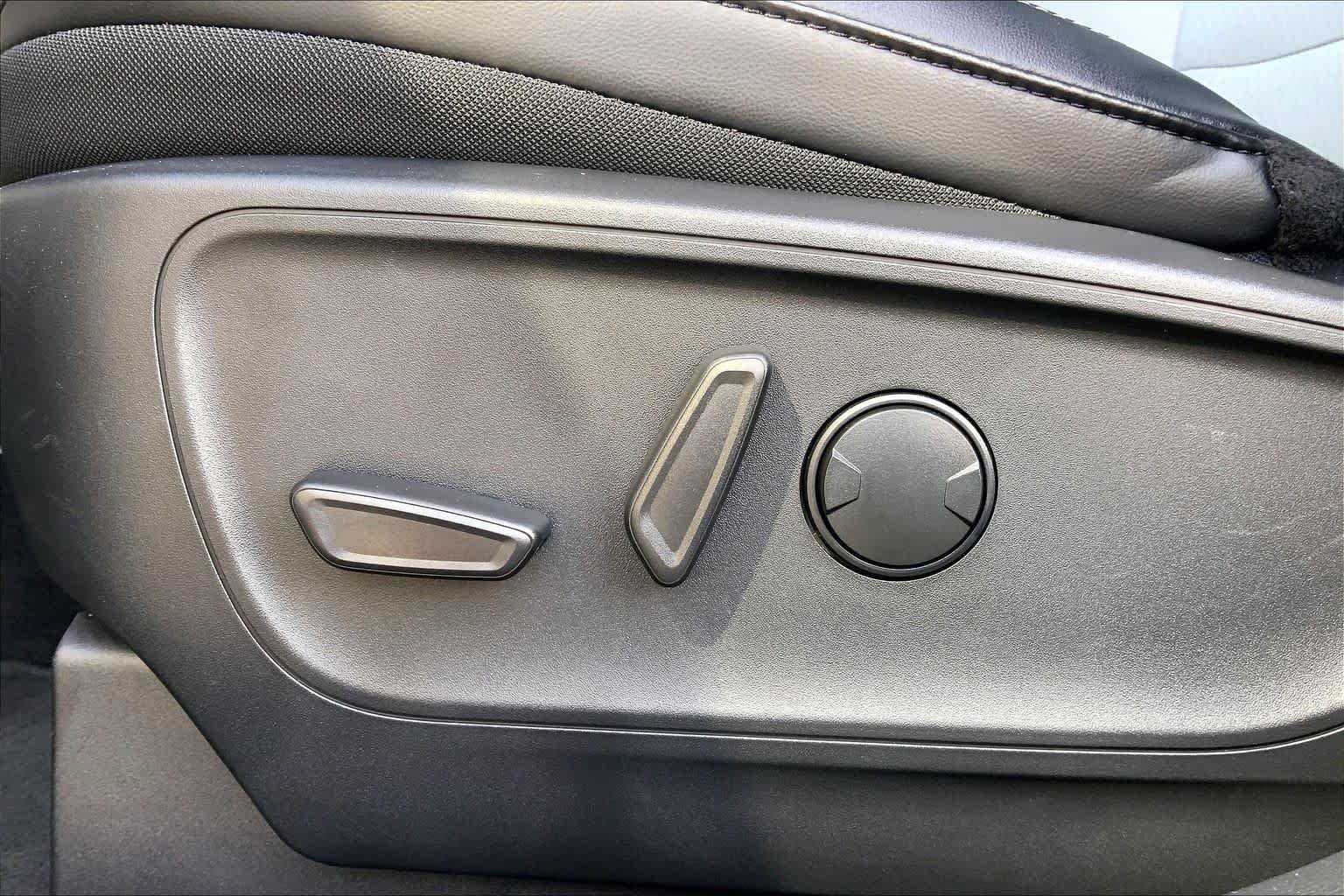 Used 2025 Agate Black Ford PHEV image 58