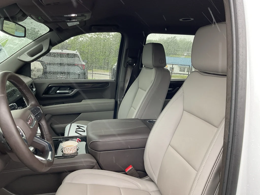 Used 2025 Summit White GMC Elevation image 21