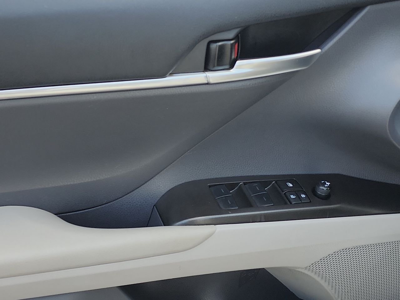 Used 2024 White Toyota LE image 13