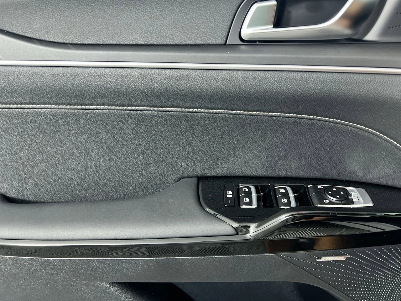 New 2026 Aurora Black Pearl Kia GT-Line FWD image 19