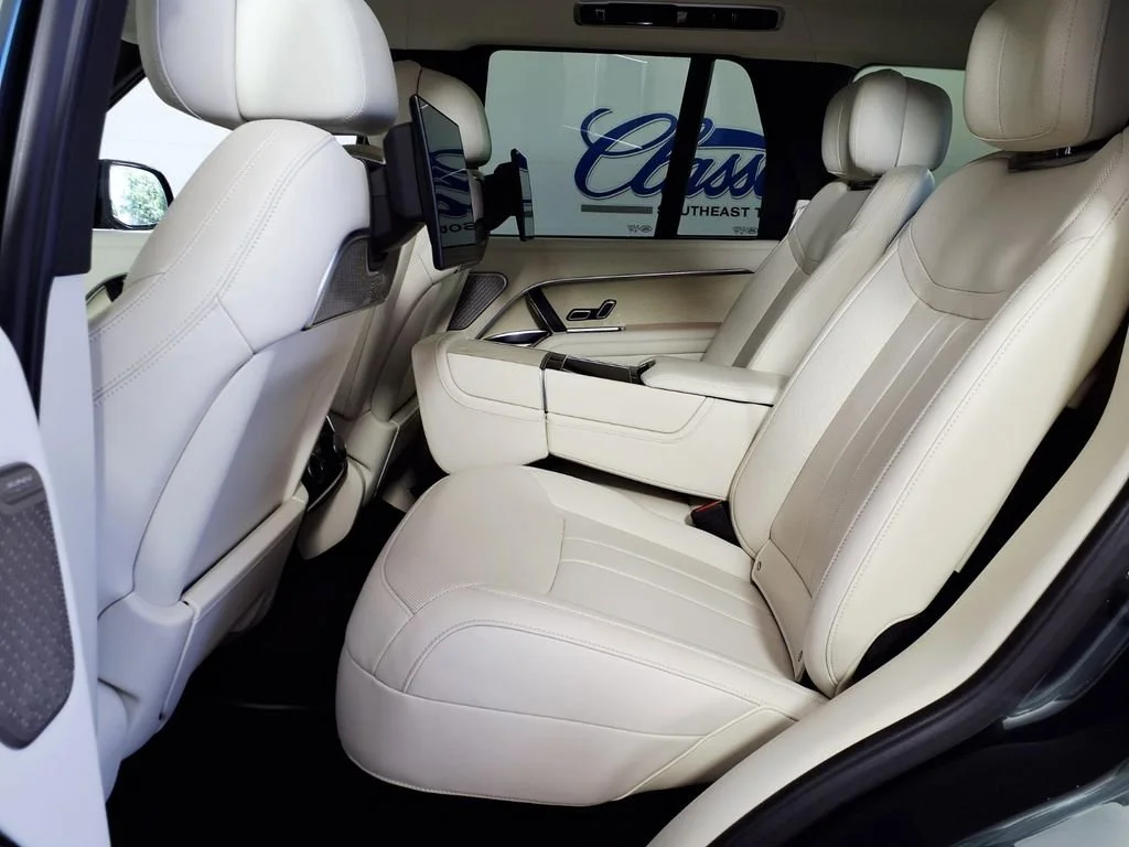 Used 2024 Green Land Rover Autobiography image 8