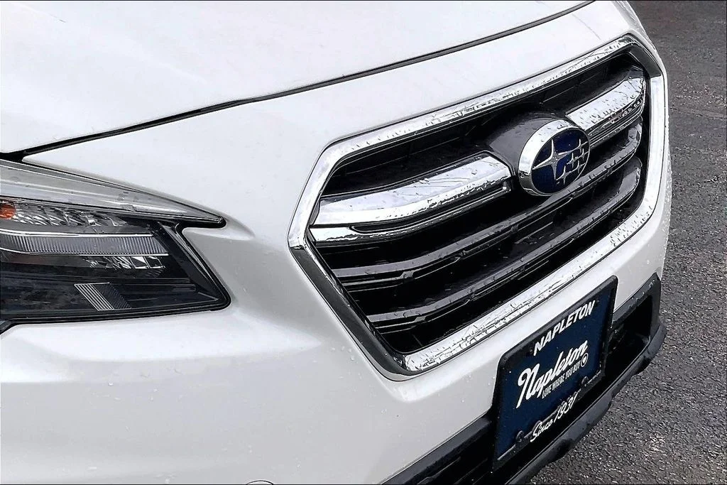 Used 2018 White Subaru 2.5i image 33
