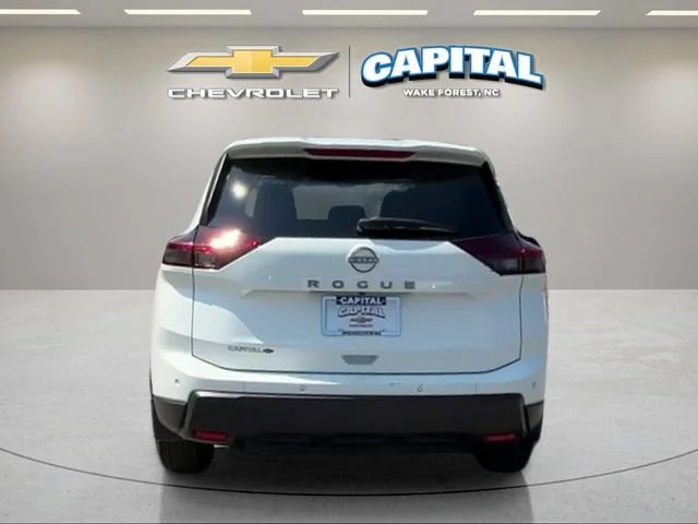 Used 2025 White/off-white Nissan S FWD image 5
