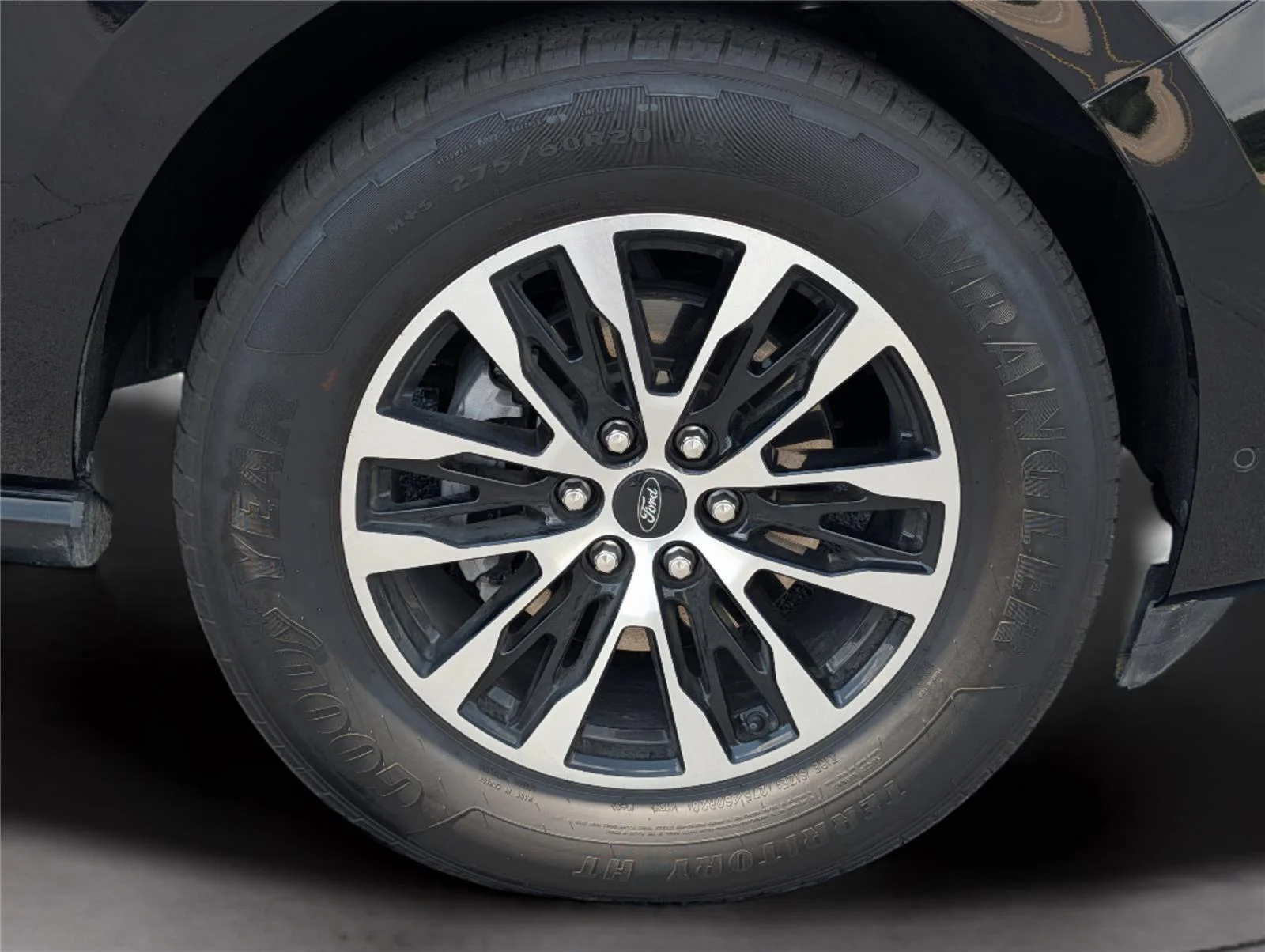 Used 2025 Agate Black Ford Platinum image 39