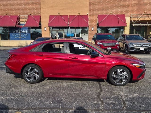 Certified Used 2025 Red Hyundai SEL Sport image 4