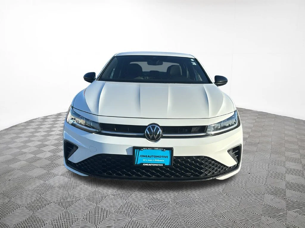Used 2025 White Volkswagen Sport image 3