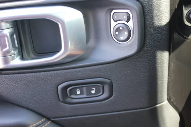 Used 2024 Black Jeep Sport S image 20