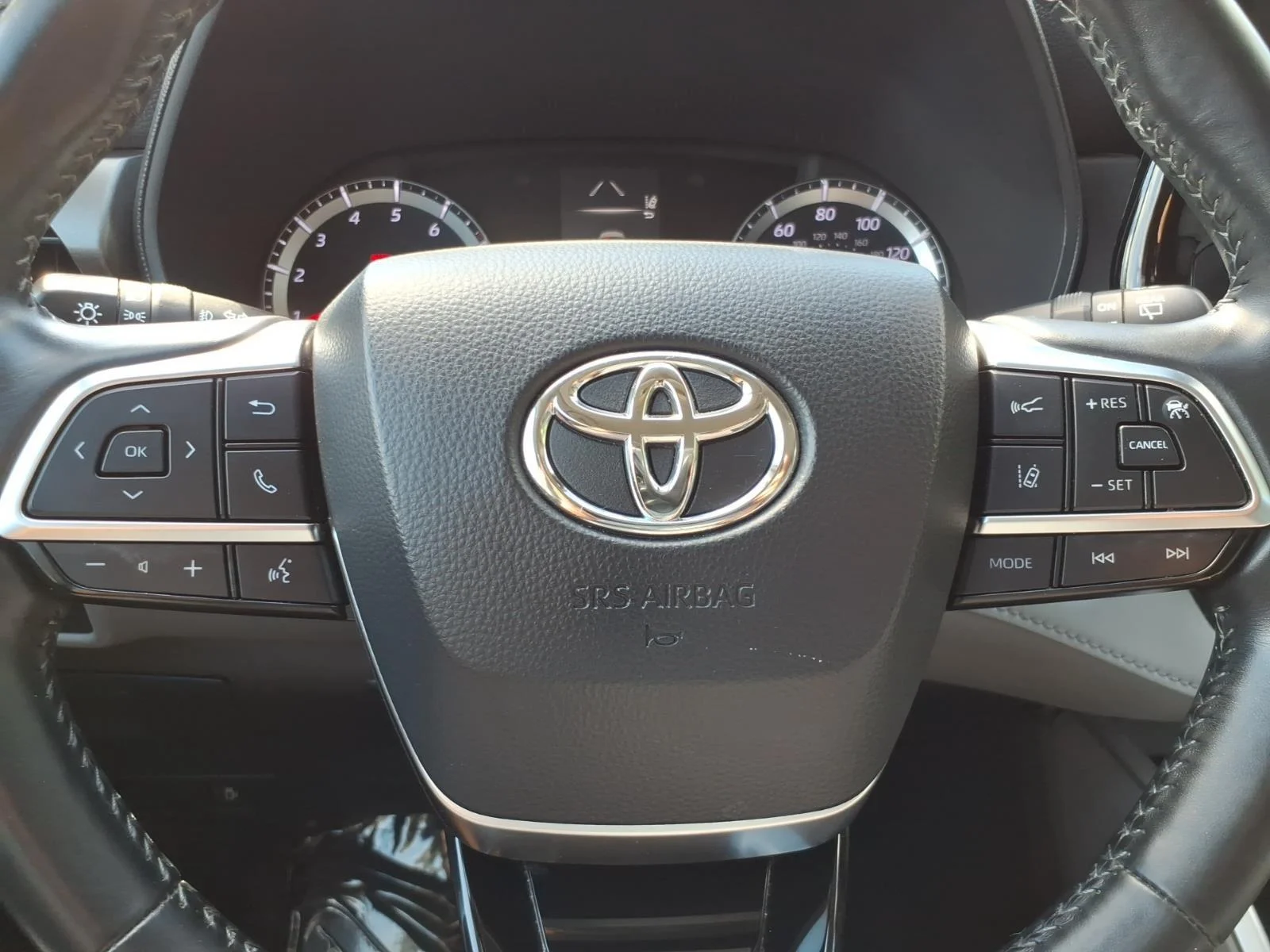 Used 2021 Magnetic Gray Metallic Toyota LE image 13