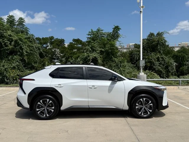 Certified Used 2024 WIND CHILL PEARL Toyota XLE image 3
