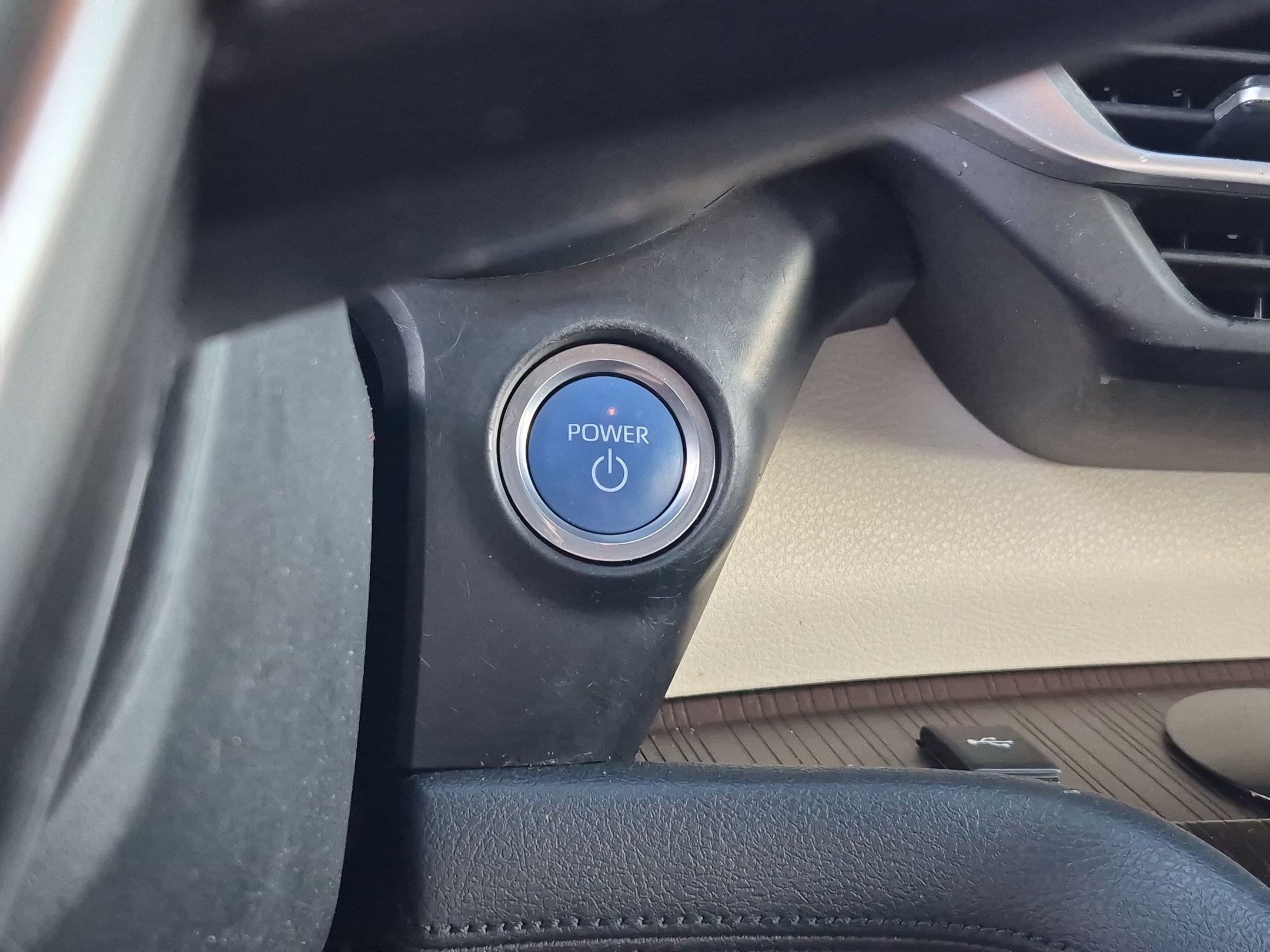 Used 2021 Predawn Gray Mica Toyota XLE image 19