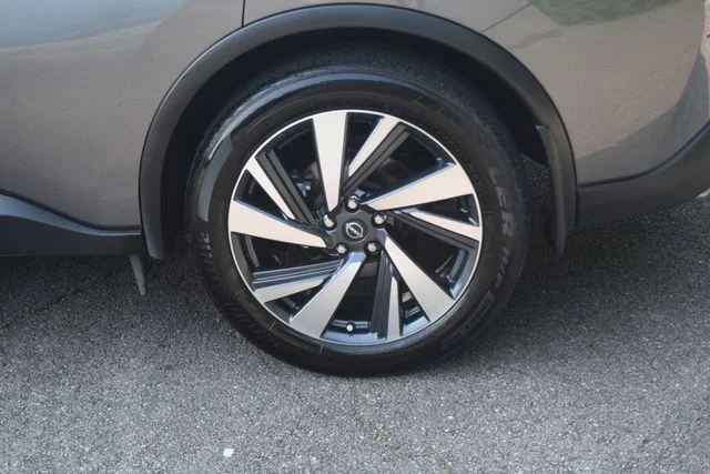 Used 2024 Gray Nissan SL image 29