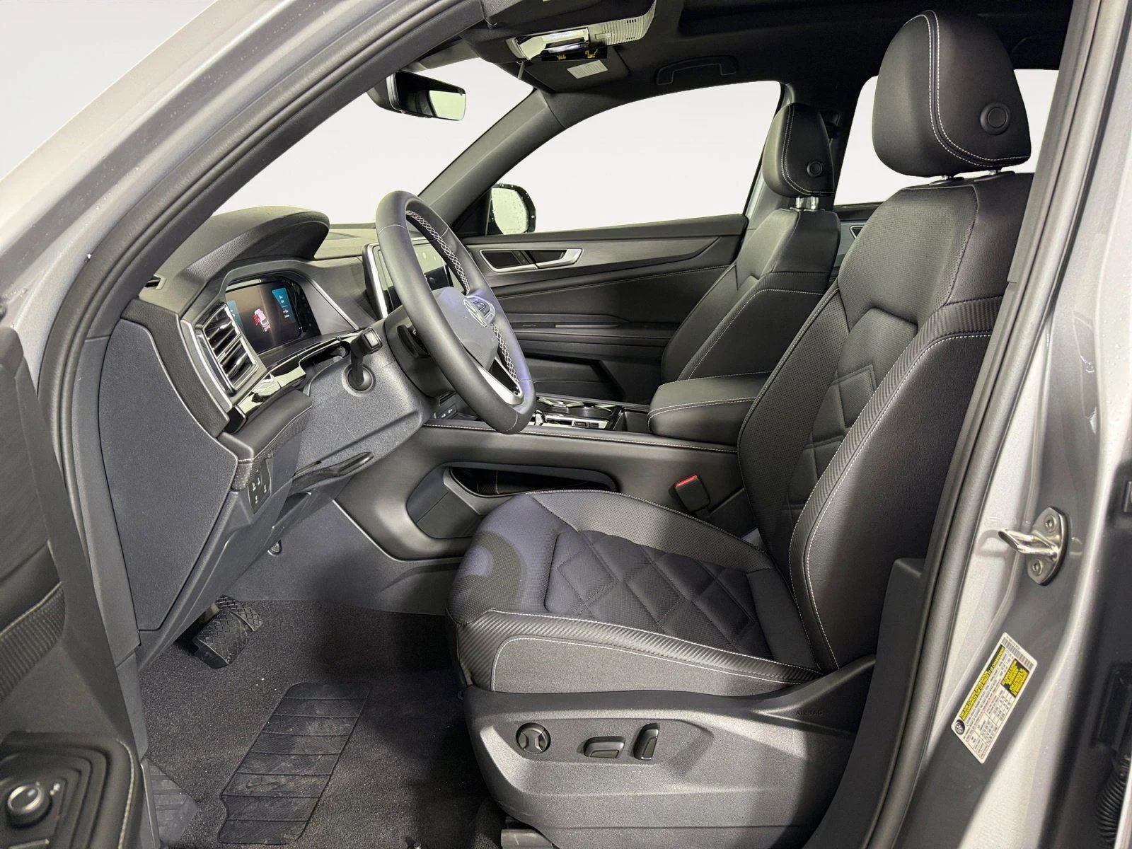 New 2026 SILVER MIST Volkswagen 2.0T SE w/Technology image 11