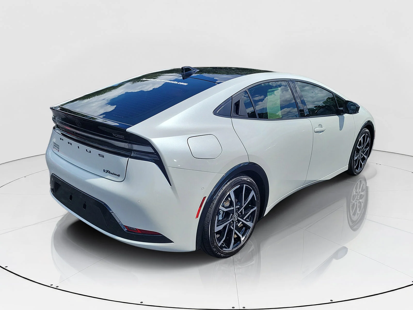 Used 2024 Pearl Toyota XSE Premium image 32