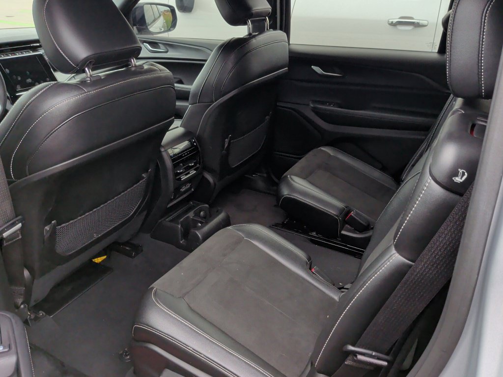 Used 2024 Silver Jeep Altitude X image 9