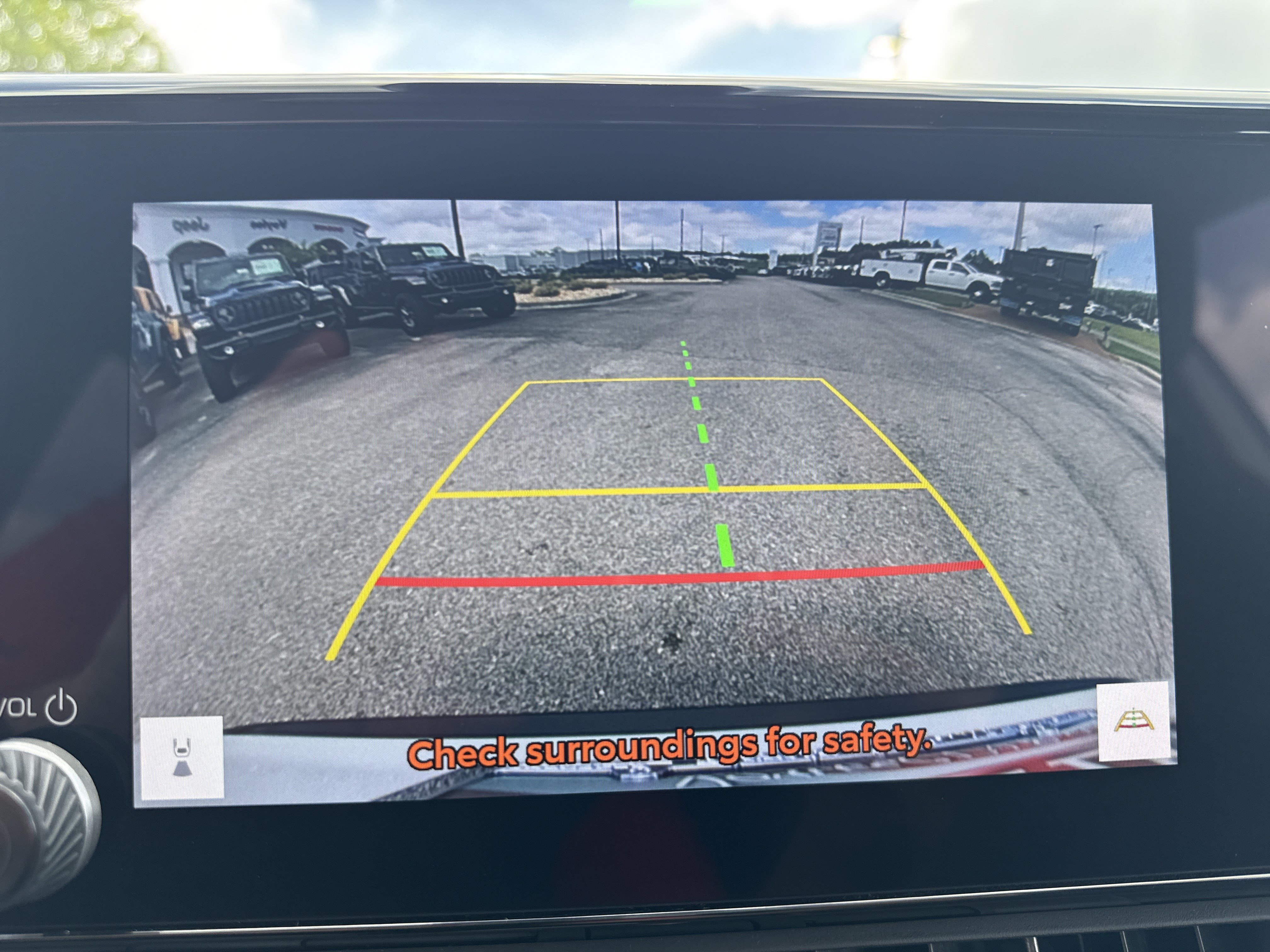 Used 2024 White Toyota Hybrid XLE image 27