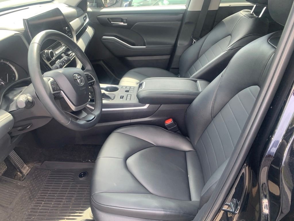 Used 2025 Black Toyota XLE image 12