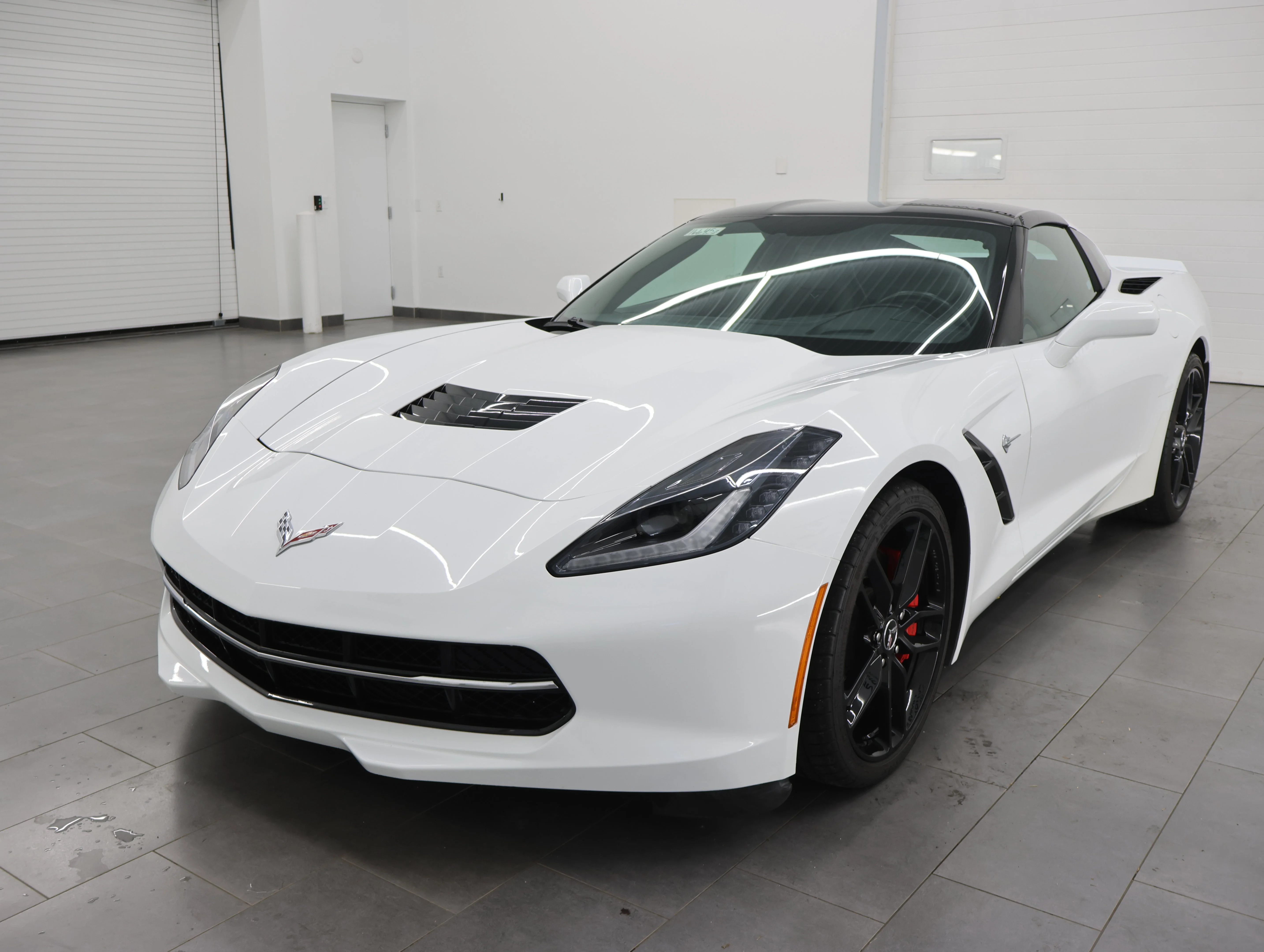 Used 2015 Arctic White Chevrolet Stingray Z51 image 7