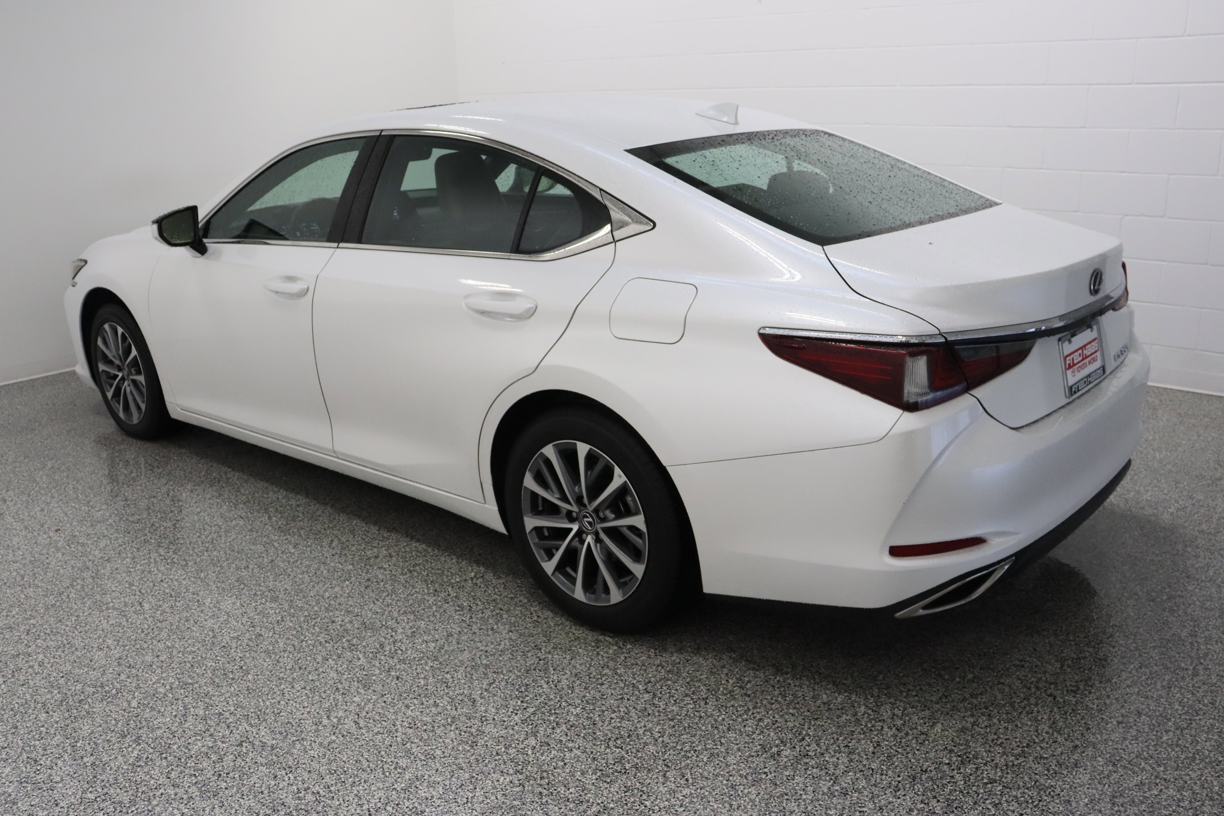 Used 2024 Eminent White Pearl Lexus ES 350 3.5L image 9