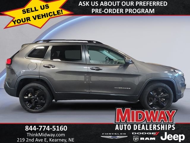 Used 2018 Gray Jeep Latitude image 6