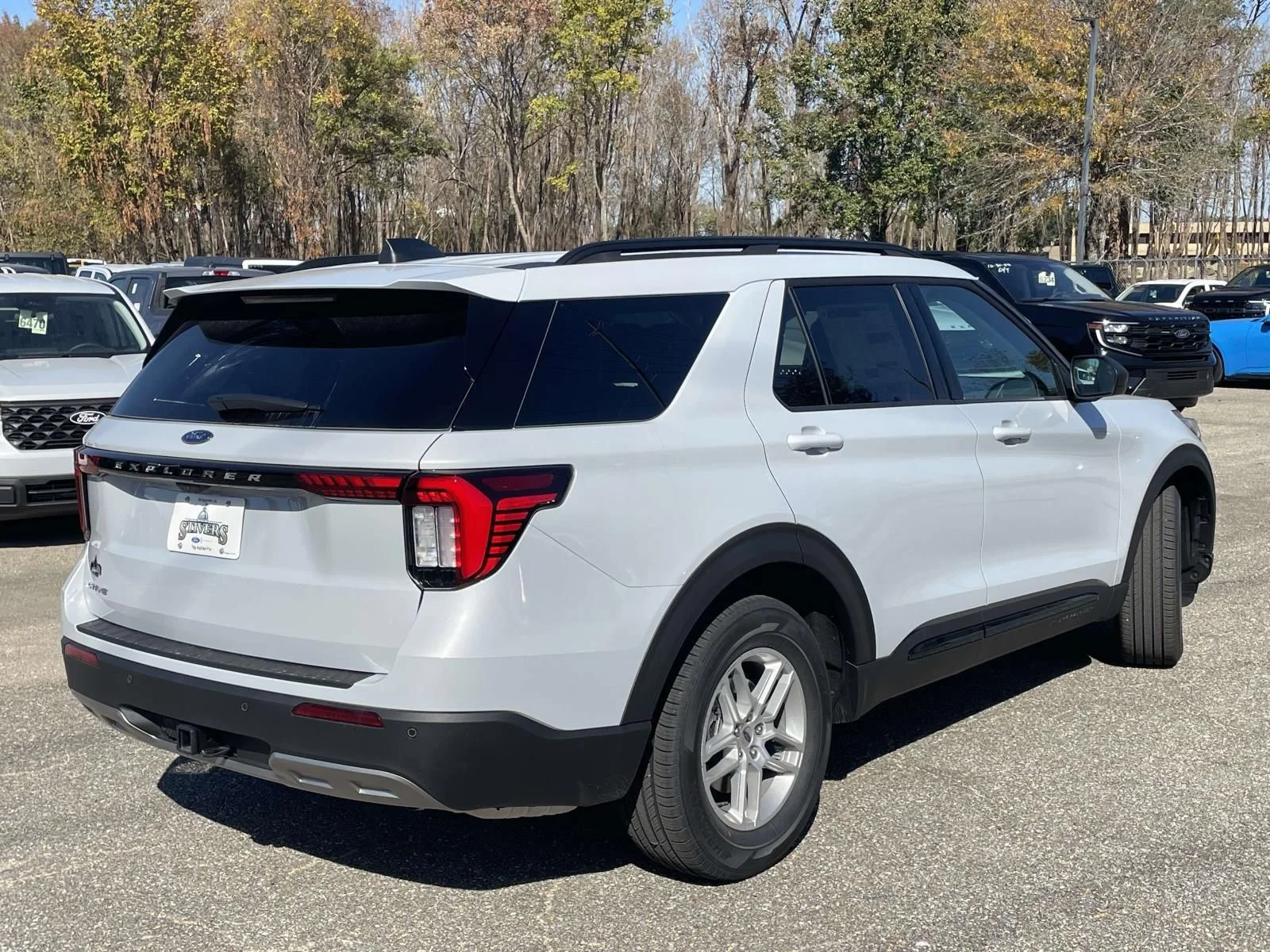 Used 2026 Space White Metallic Ford Active image 2