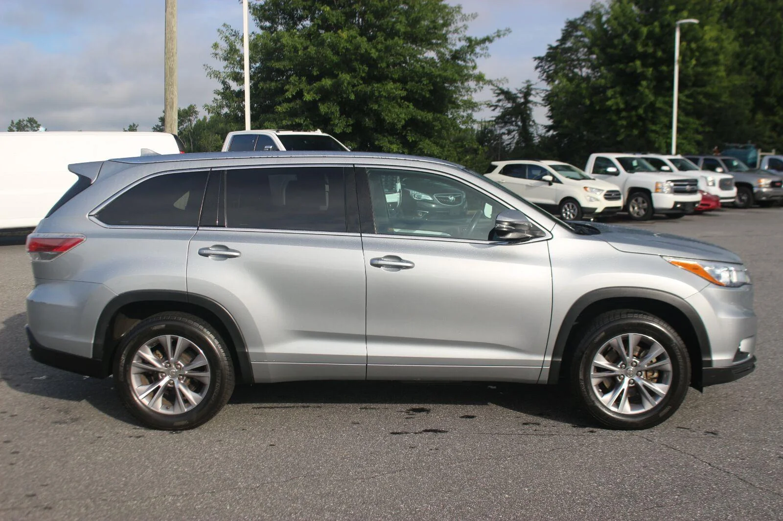 Used 2015  Toyota XLE image 7
